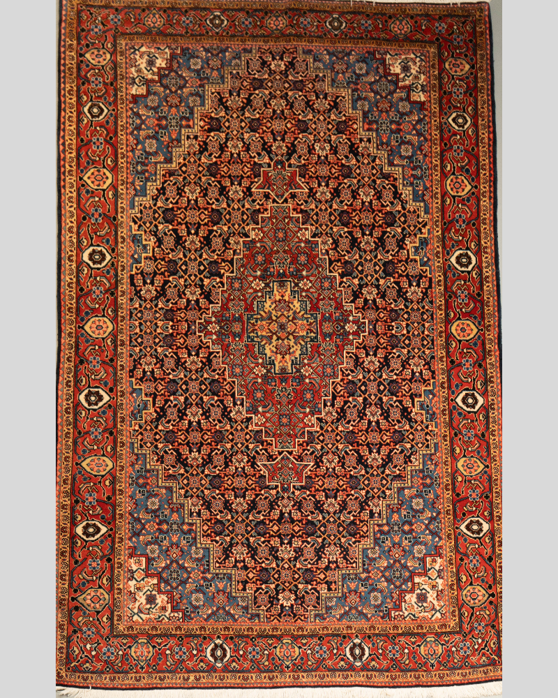 This classic Persian-style carpet CPTHM10018