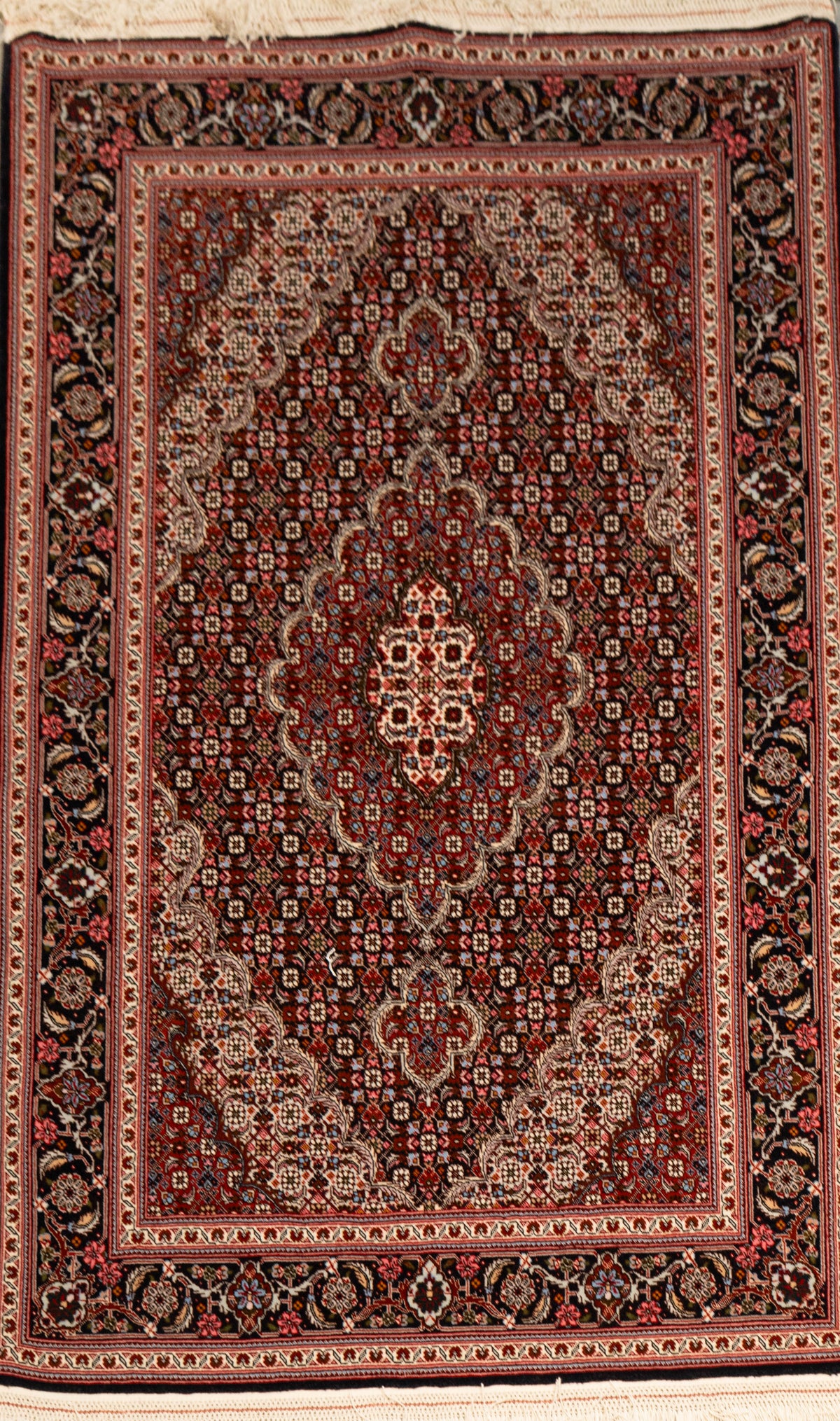 Classic Persian-style carpet CPTHM10001