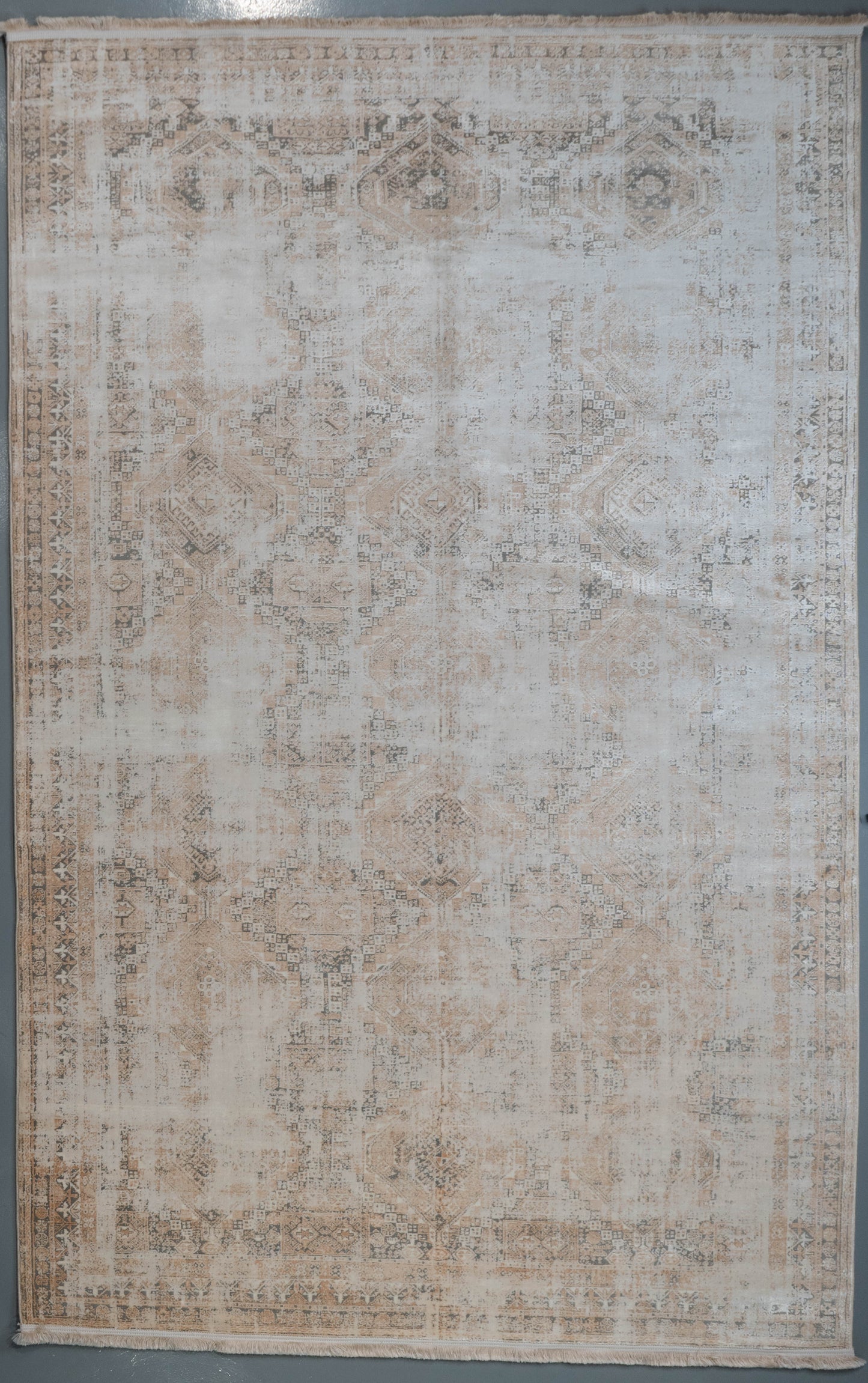 Vintage Medallion Distressed Carpet – Warm Beige & Stone MM